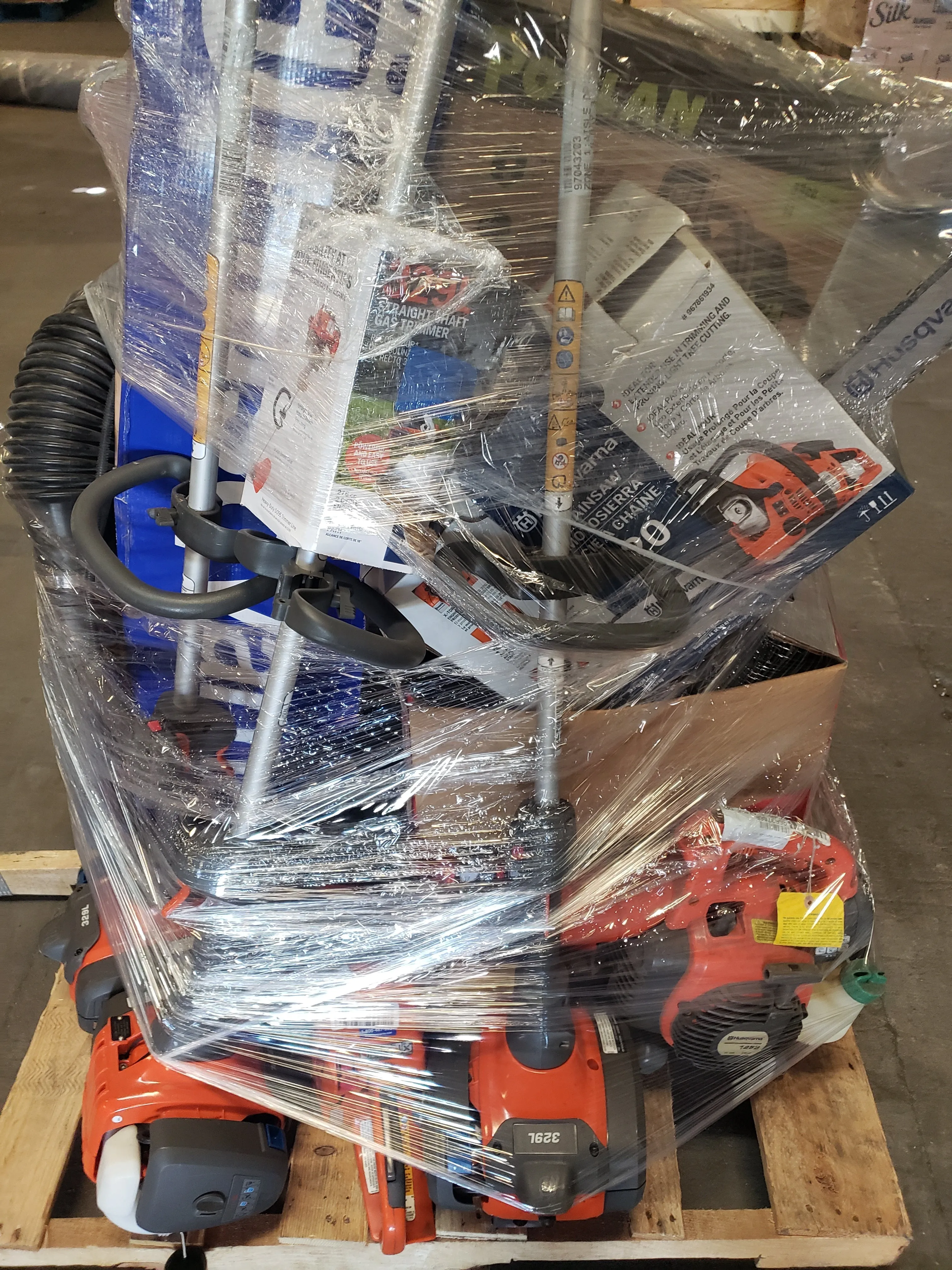 09072002 Husqvarna Vendor Pallet Chainsaws Weed Eaters Backpack Blowers