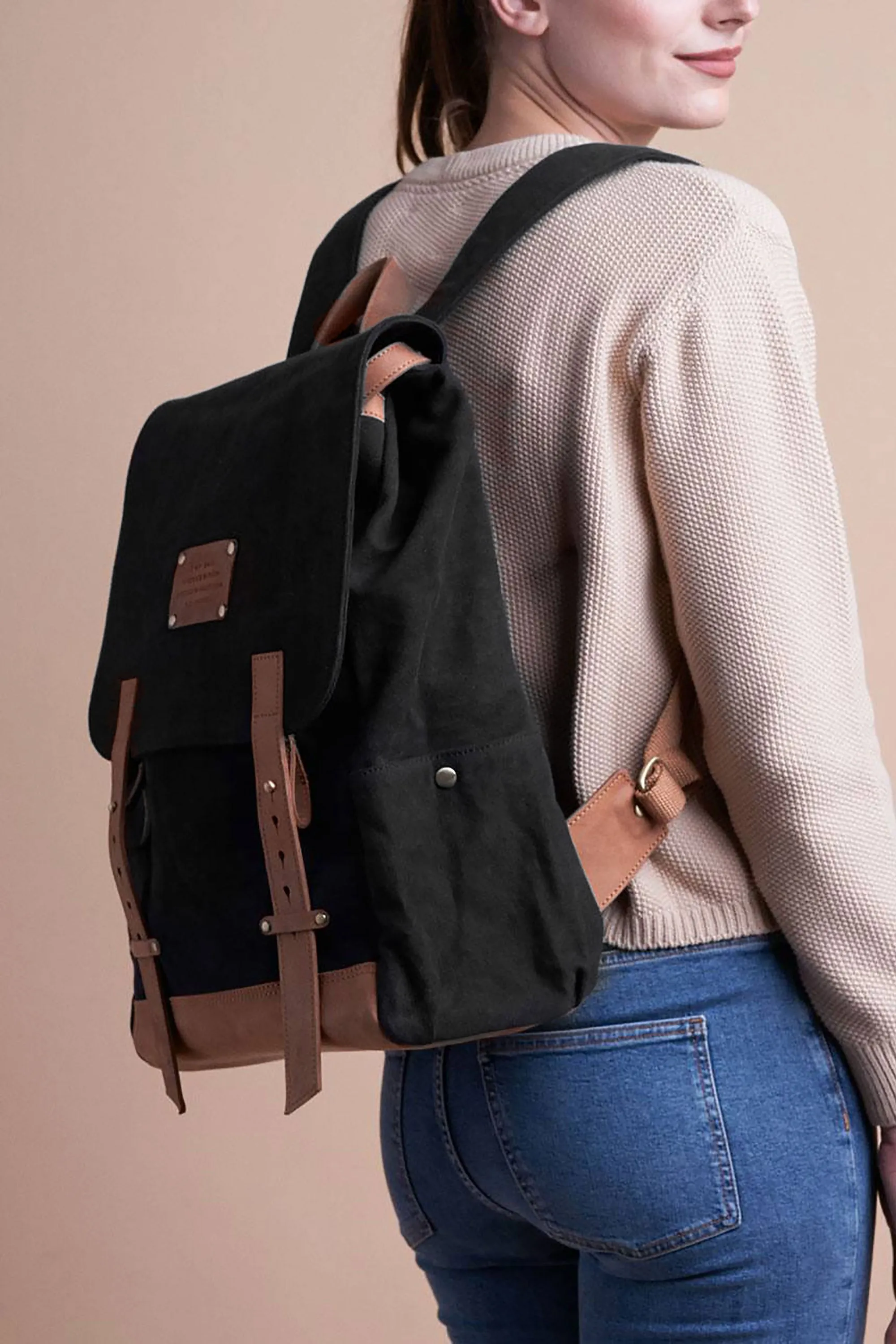 mau's backpack black canvas & eco camel